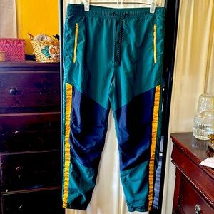 American Eagle 🦅 pants size M green,blue and yellow colors
